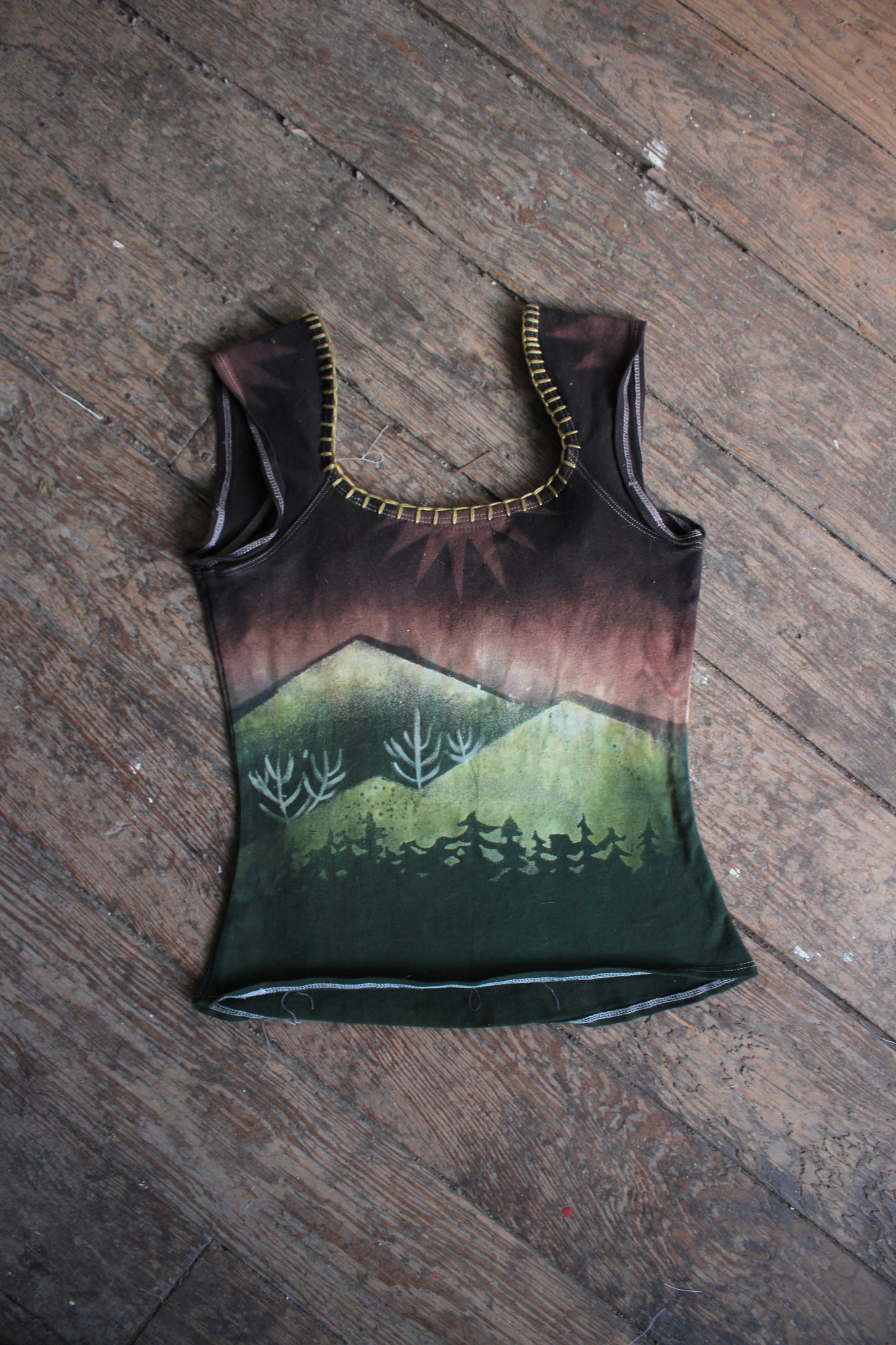 MEDIUM - Mystic Mountains Basket top